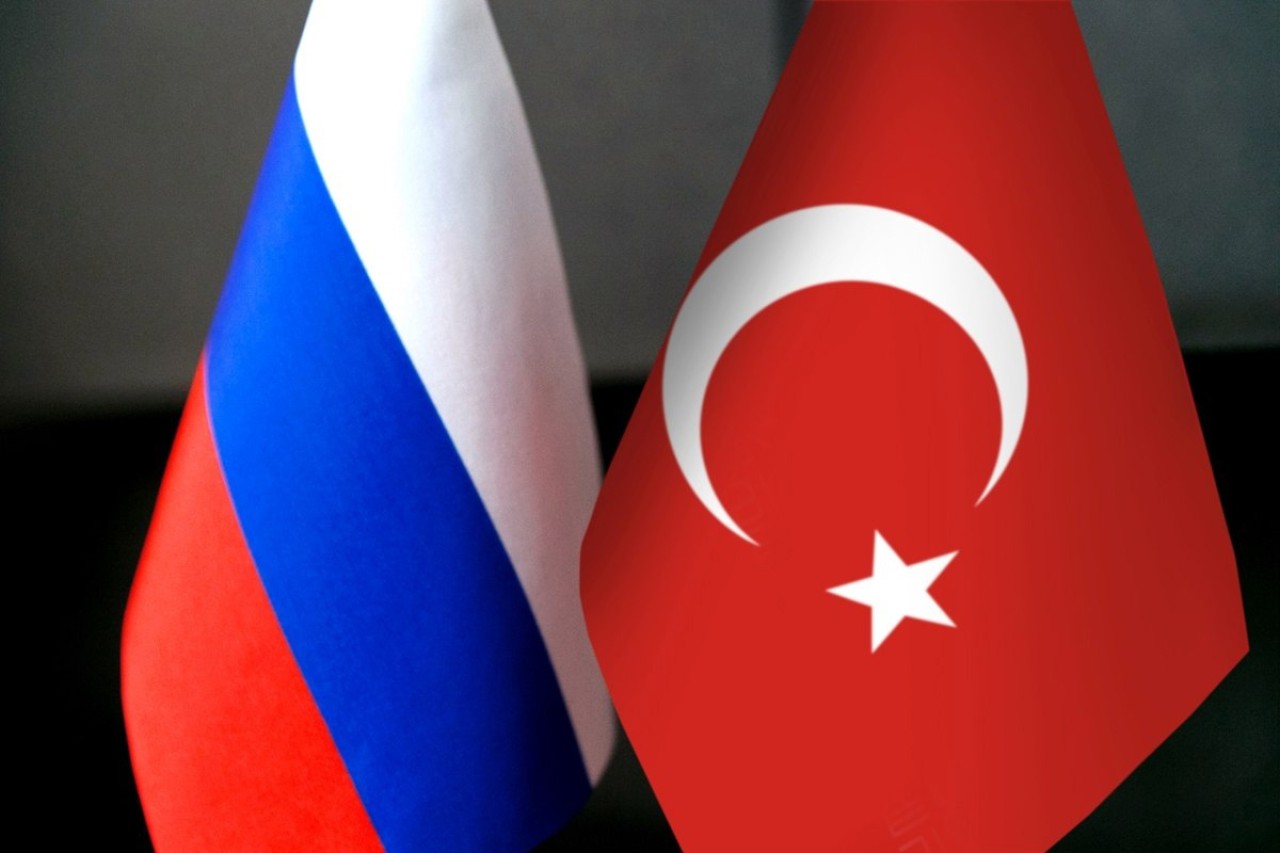 Турция на стороне россии. Российско турецкий флаг. РФ Турция флаги. Флаг России и флаг Турции. Россия и Турция.